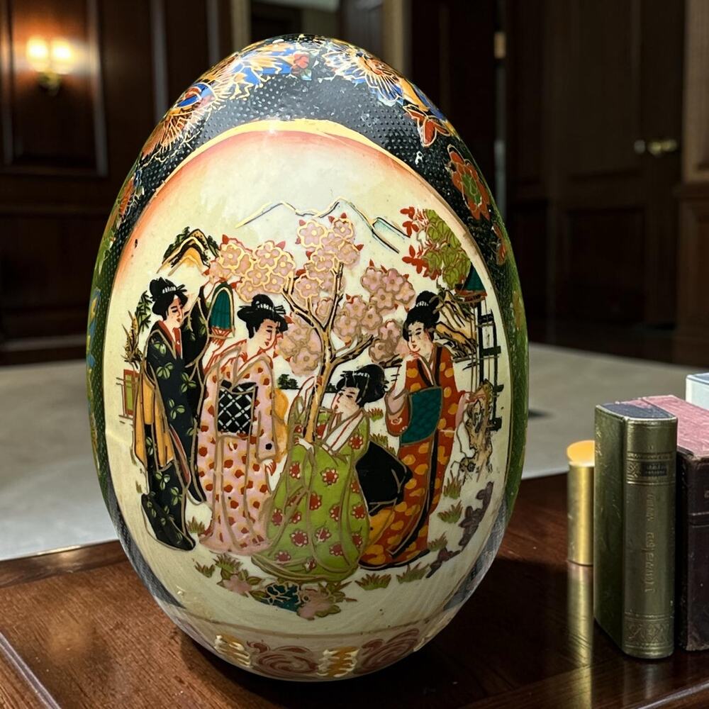 Vintage Japanese Satsuma Porcelain Decorative Egg Geisha Moriage Gold 6.5”